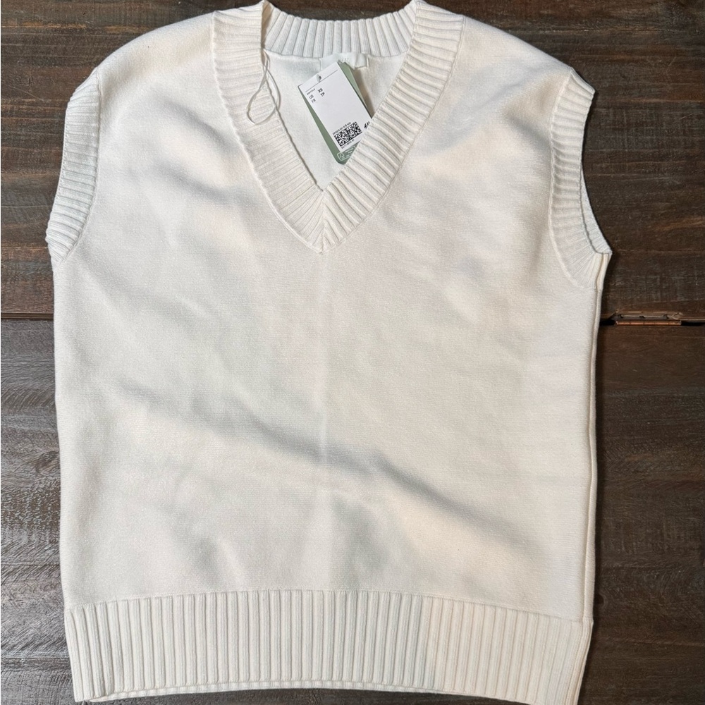 H&M Cream V-Neck Sweater Vest - Picture 2 of 4